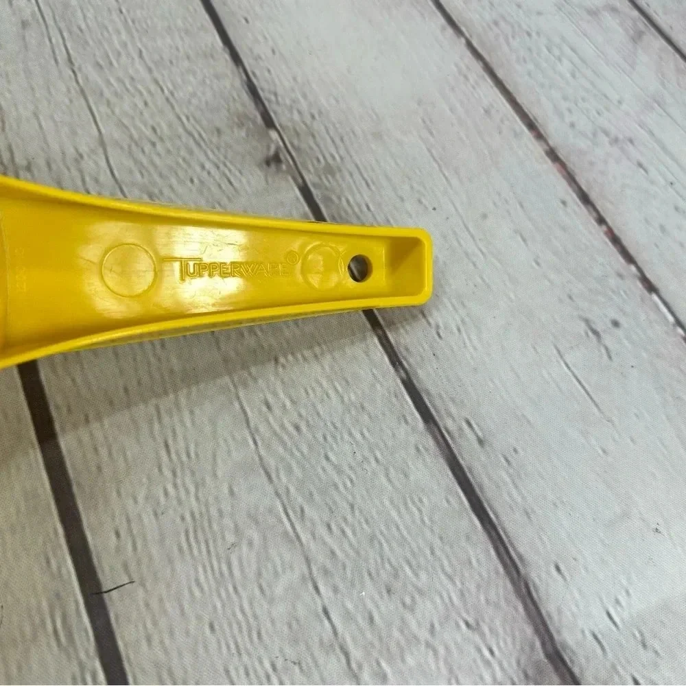 vintage Tupperware 1 quart strainer 1200